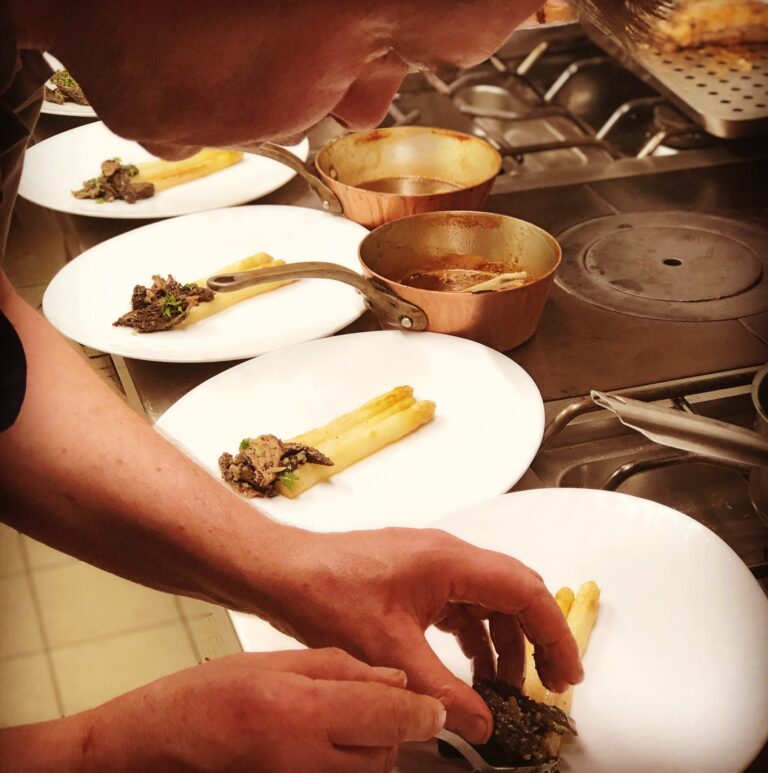 61006037 2338399906433844 9191974898208079872 n 768x773