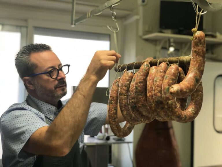 boucherie abbaye liguge artisan gourmand vienne nouvelle aquitaine 768x576