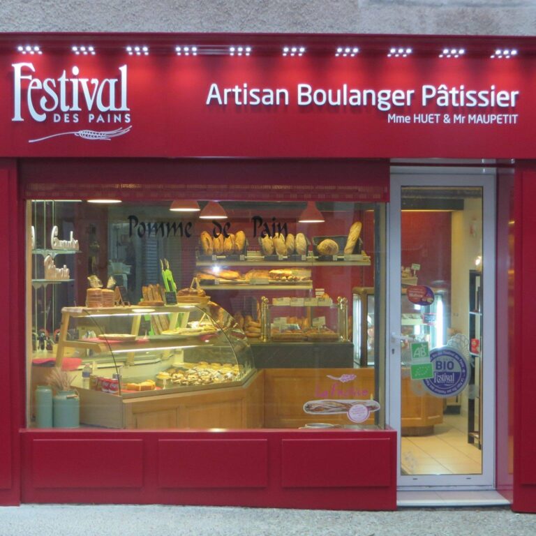 devanture boulangerie patisserie la pomme de pain a secondigny artisans gourmands deux sevres 768x768