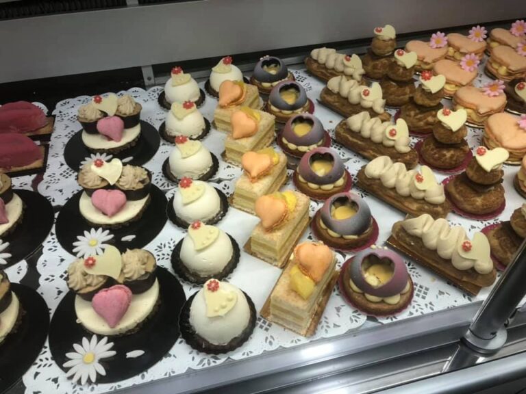 patisseries linstant douceurs artisans gourmands vienne dange 768x576