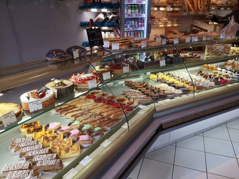 vitrine boulangerie patisserie renaud neuville de poitou artisans gourmands 768x576