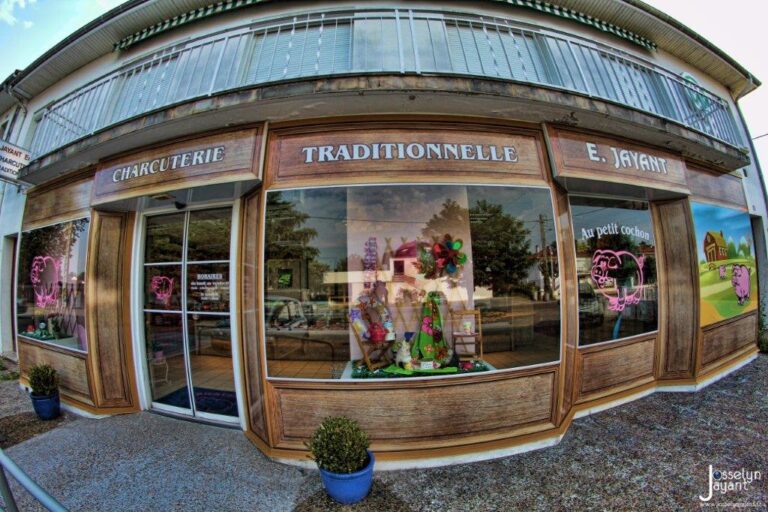 devanture au petit cochon charcutier traiteur a villeneuve sur lot artisans gourmands lot et garonne 768x512